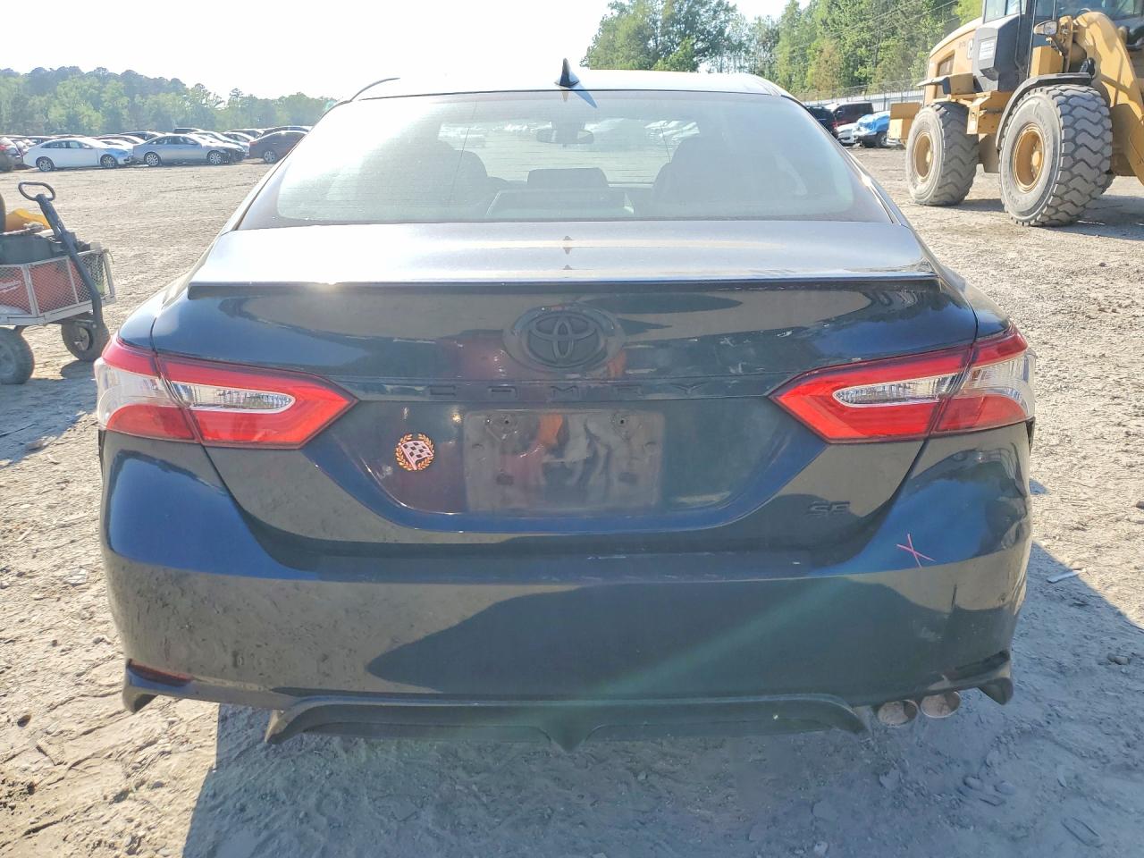 2019 TOYOTA CAMRY SE photo 11