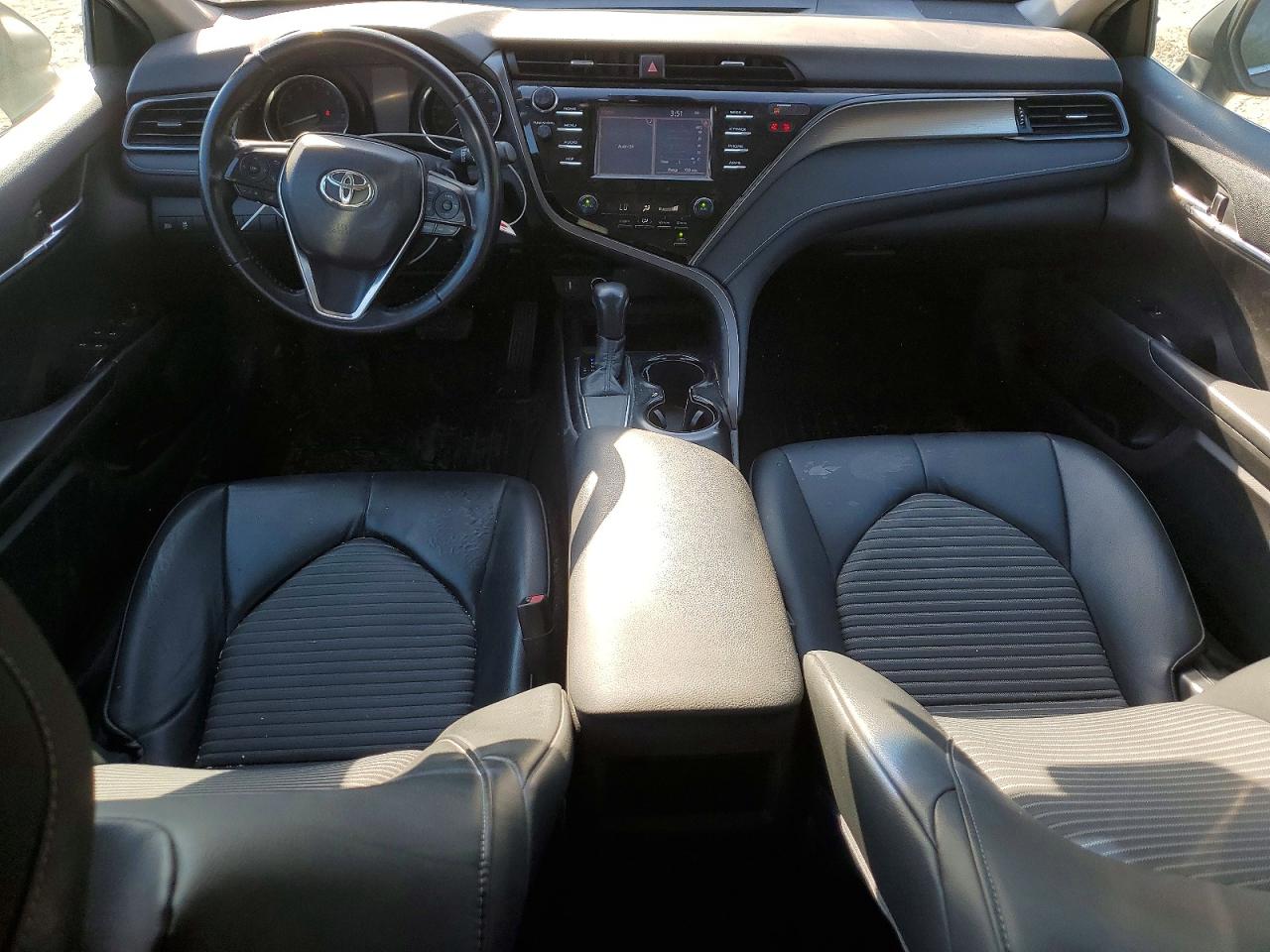 2019 TOYOTA CAMRY SE photo 15