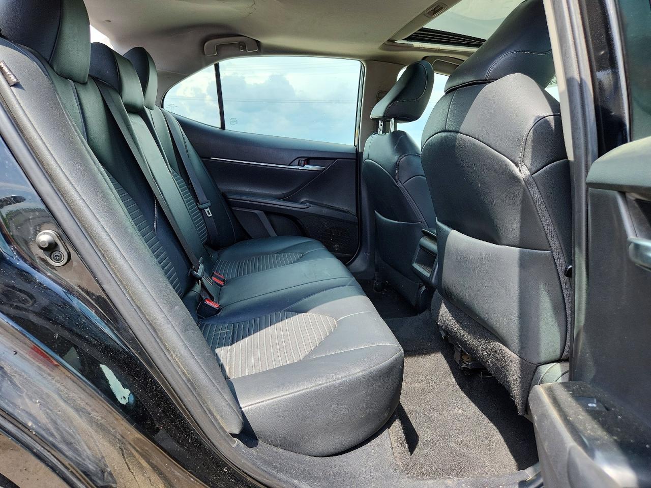 2019 TOYOTA CAMRY SE photo 10