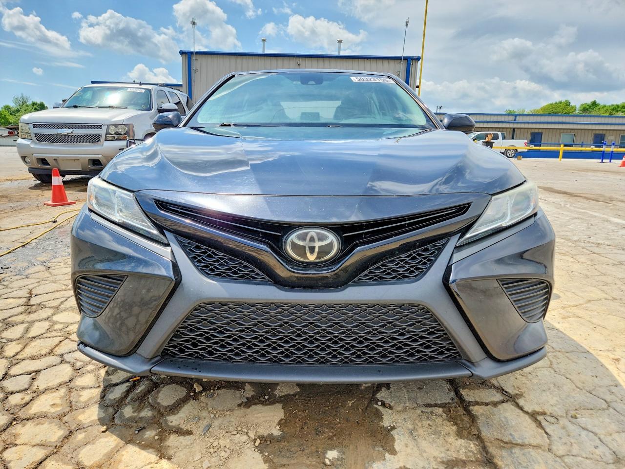 2019 TOYOTA CAMRY SE photo 5