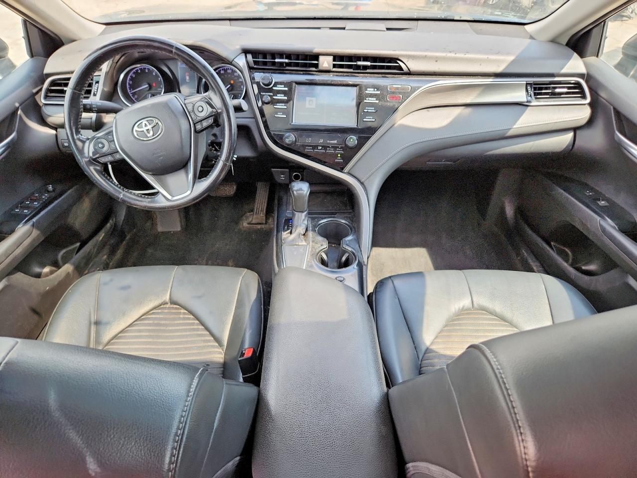 2019 TOYOTA CAMRY SE photo 8
