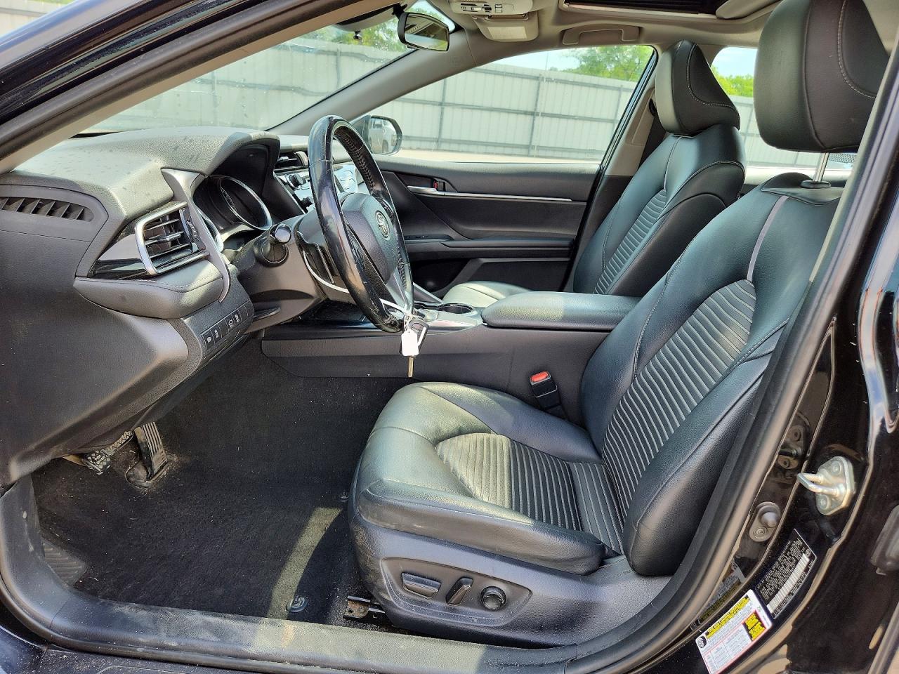 2019 TOYOTA CAMRY SE photo 7