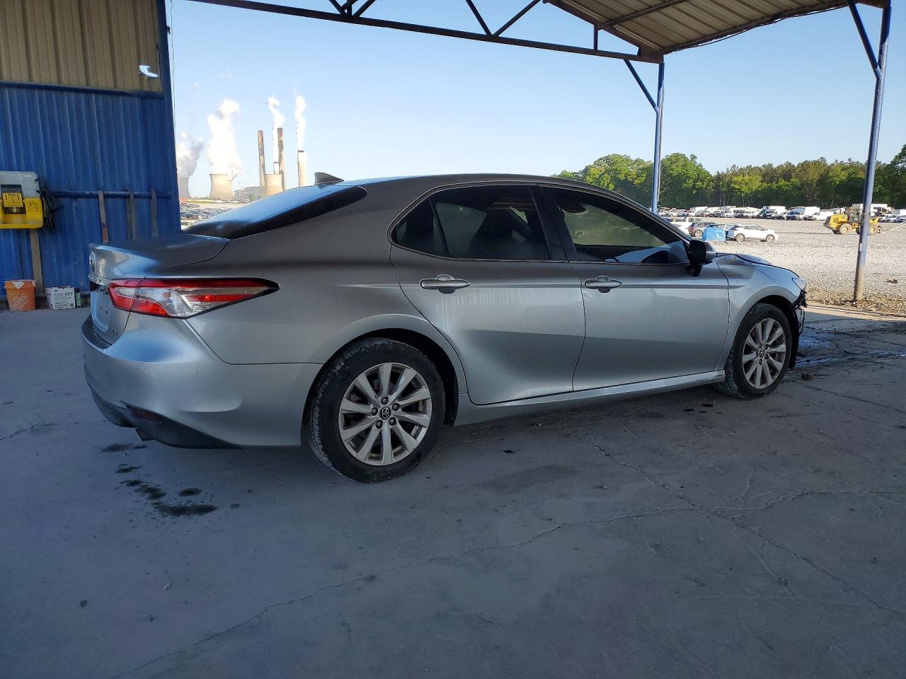 2020 TOYOTA CAMRY LE photo 5