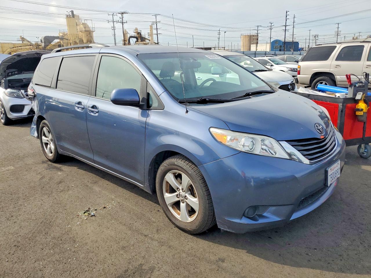 2013 TOYOTA SIENNA LE photo 7