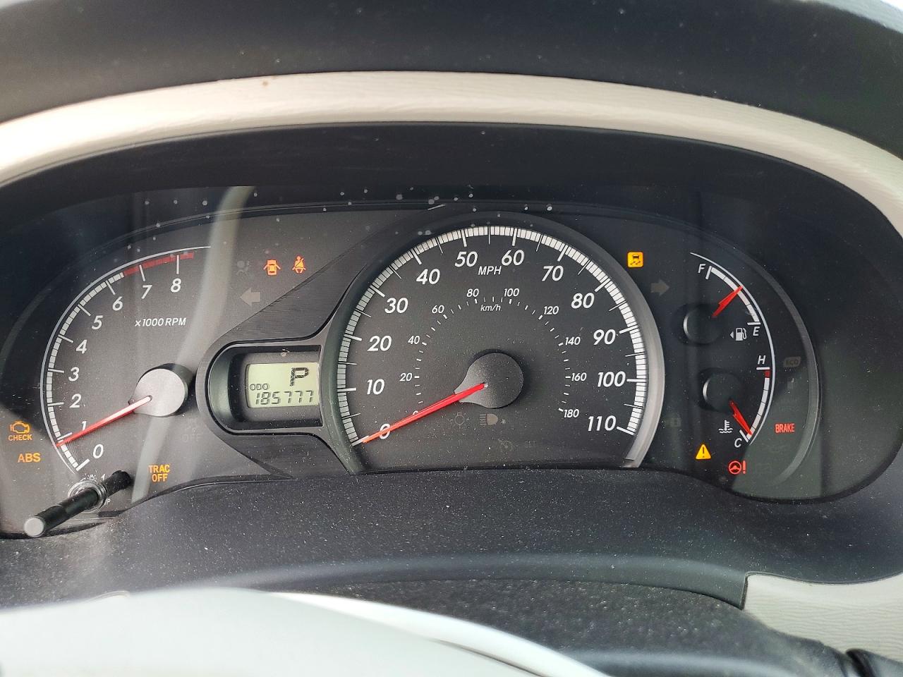2013 TOYOTA SIENNA LE photo 17