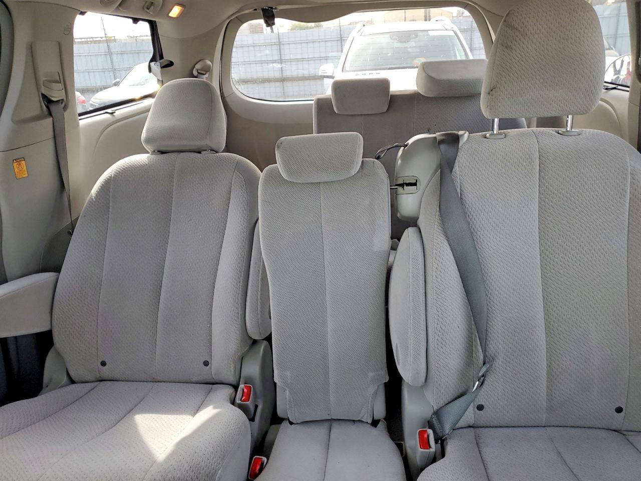 2013 TOYOTA SIENNA LE photo 19