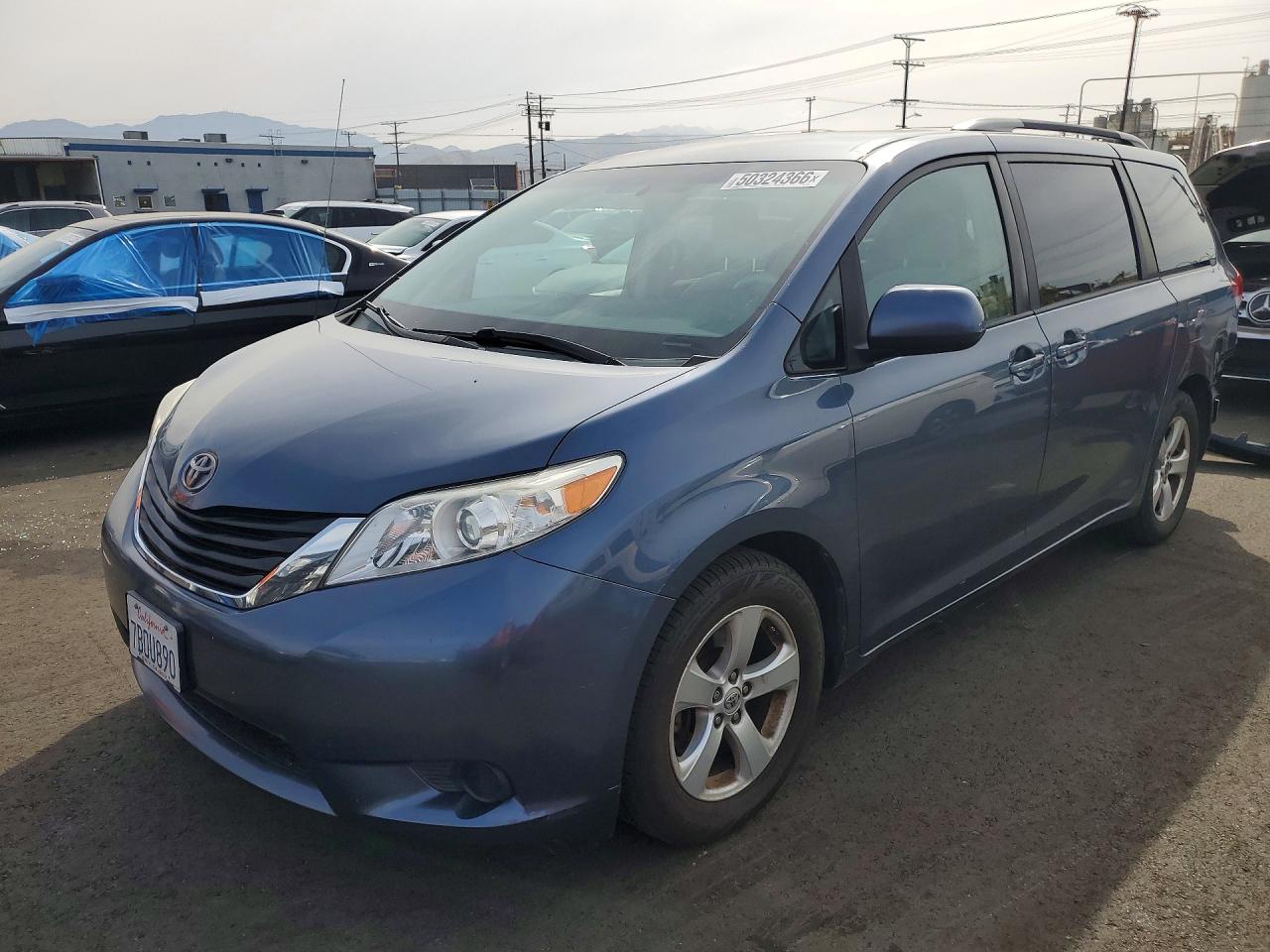 2013 TOYOTA SIENNA