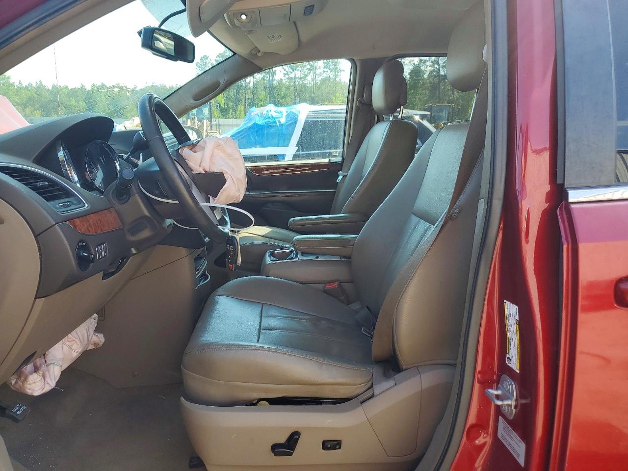 2015 CHRYSLER TOWN & COUNTRY TOURING photo 13