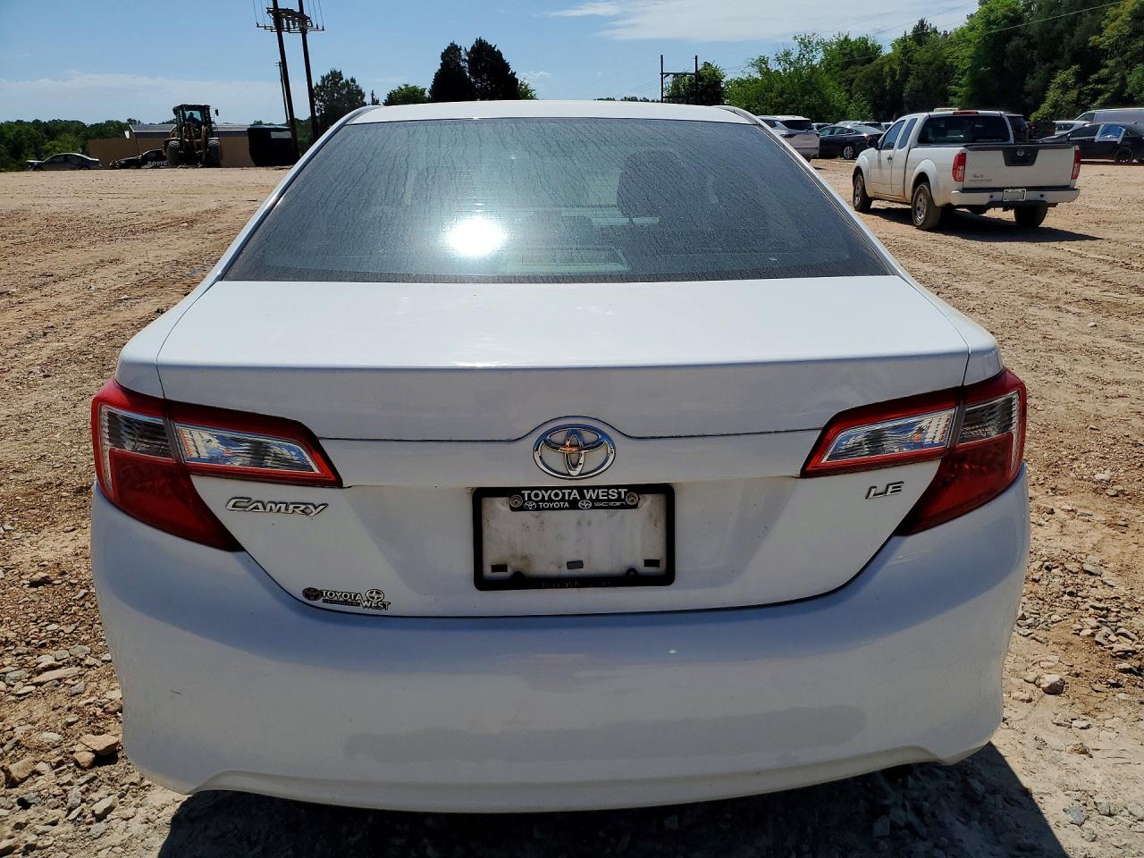 2012 TOYOTA CAMRY LE photo 11