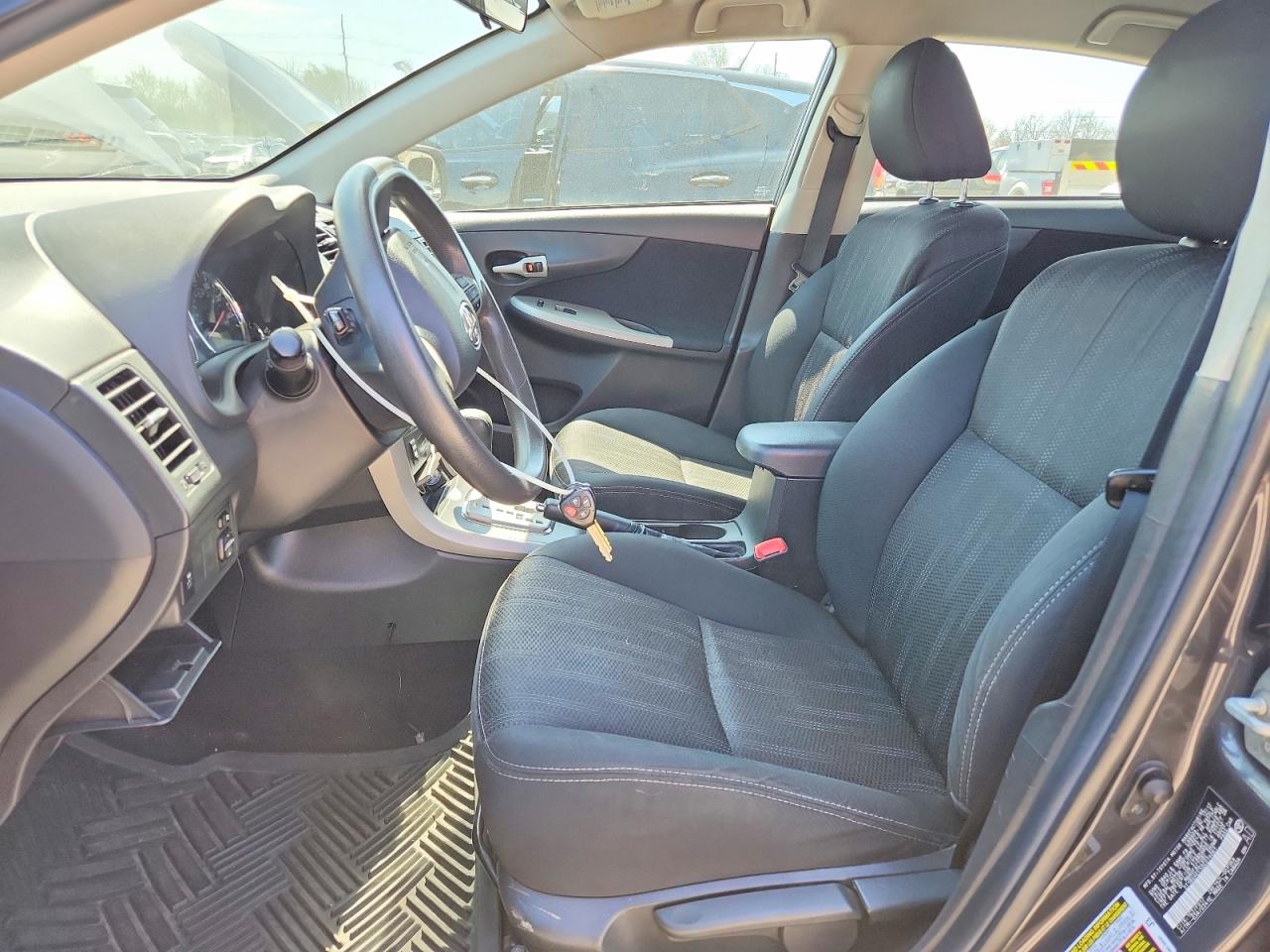 2013 TOYOTA COROLLA S photo 13