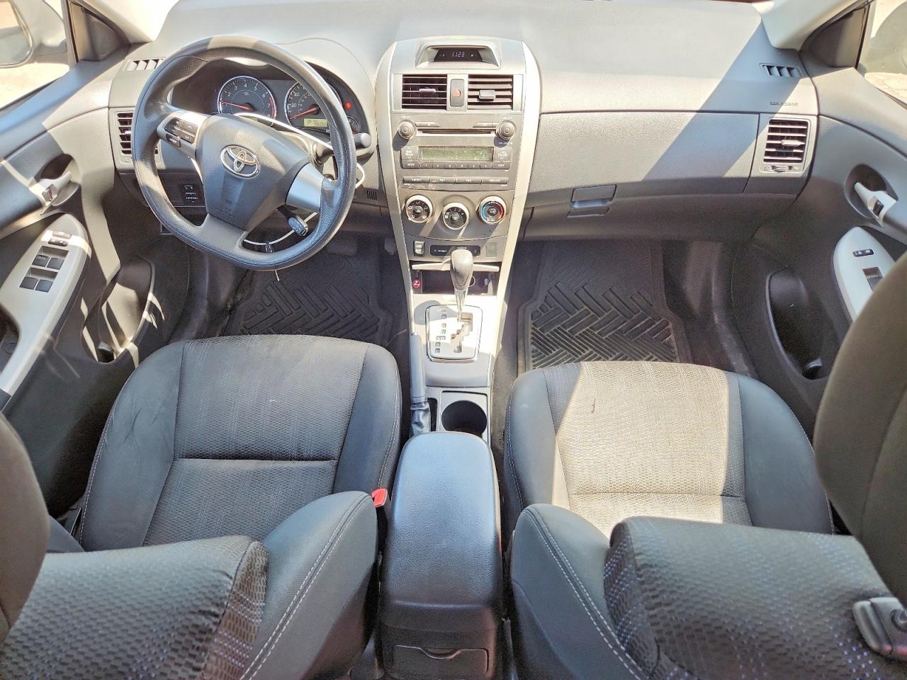 2013 TOYOTA COROLLA S photo 15