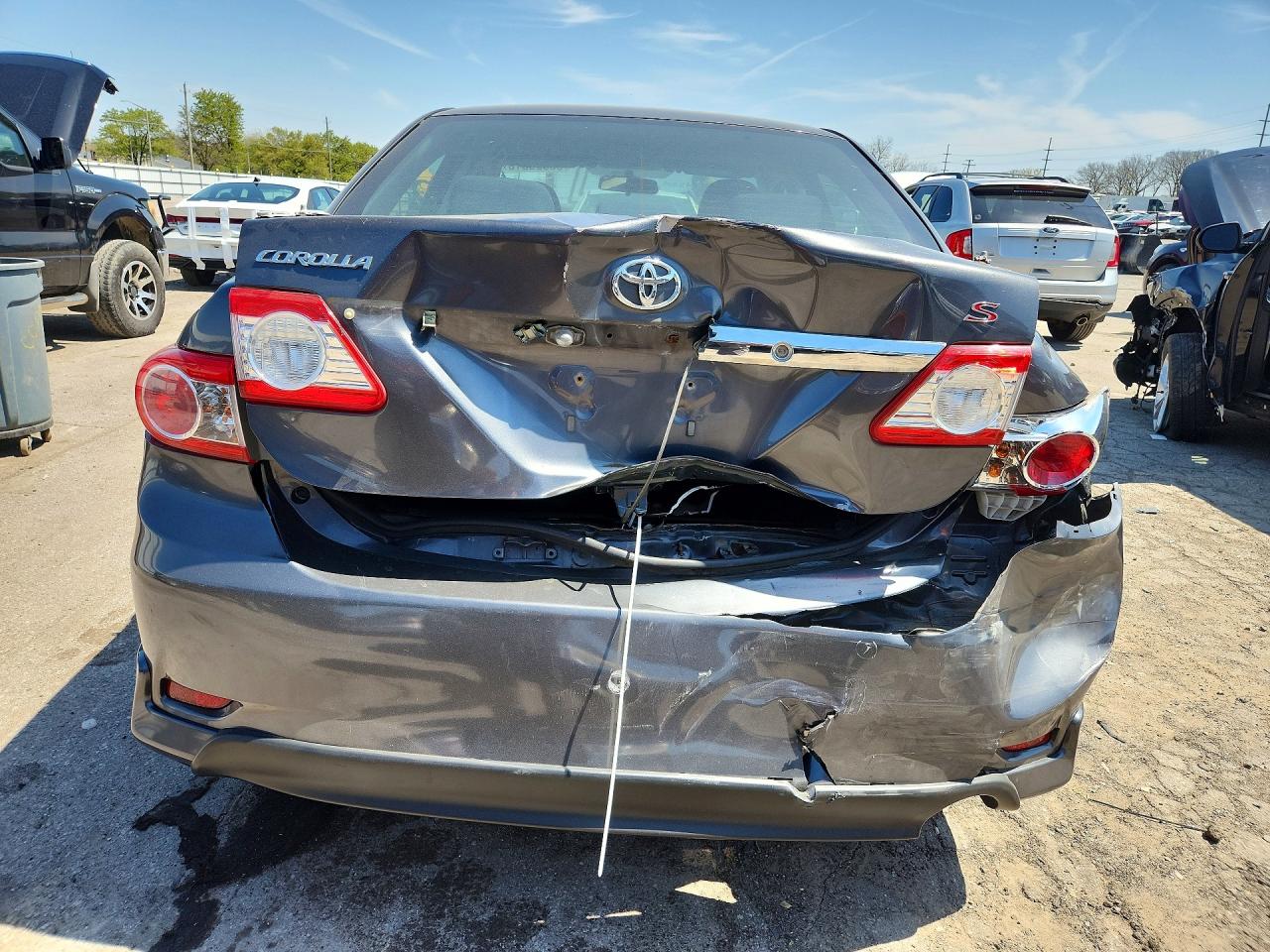 2013 TOYOTA COROLLA S photo 11