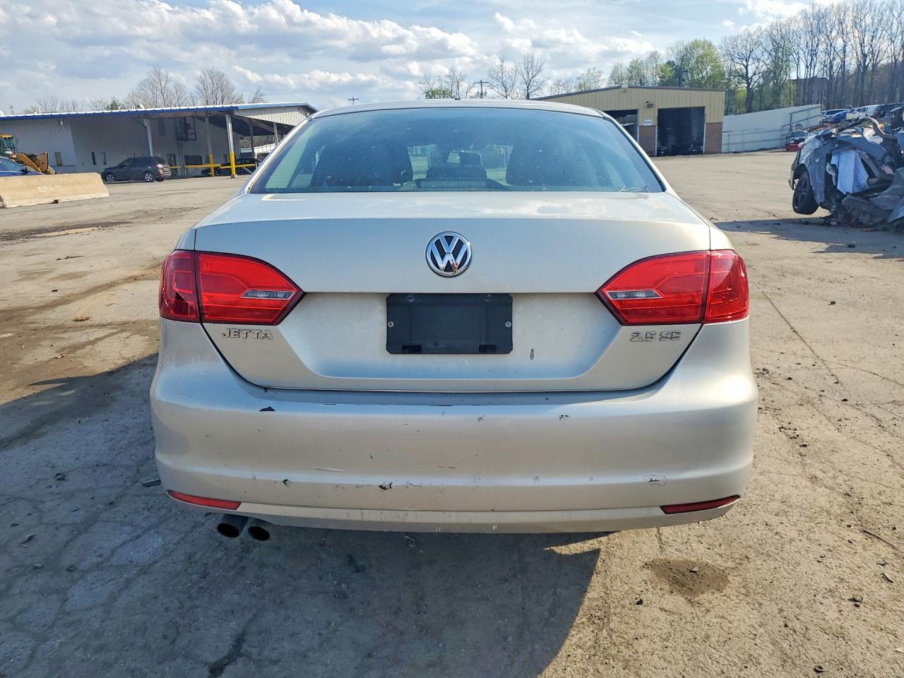 2011 VOLKSWAGEN JETTA SE photo 6