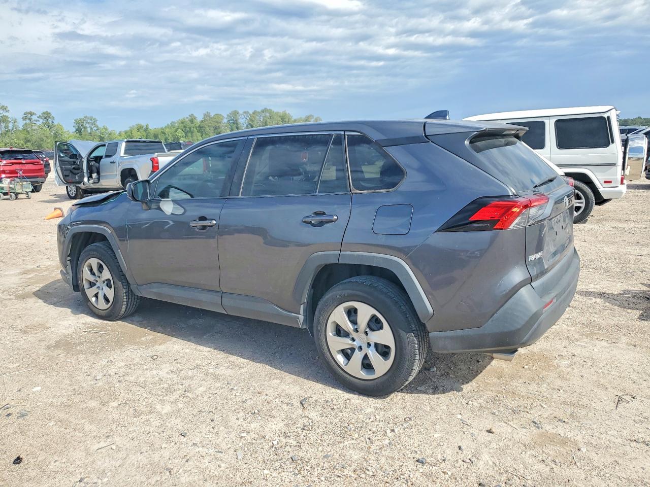 2022 TOYOTA RAV4 LE photo 2