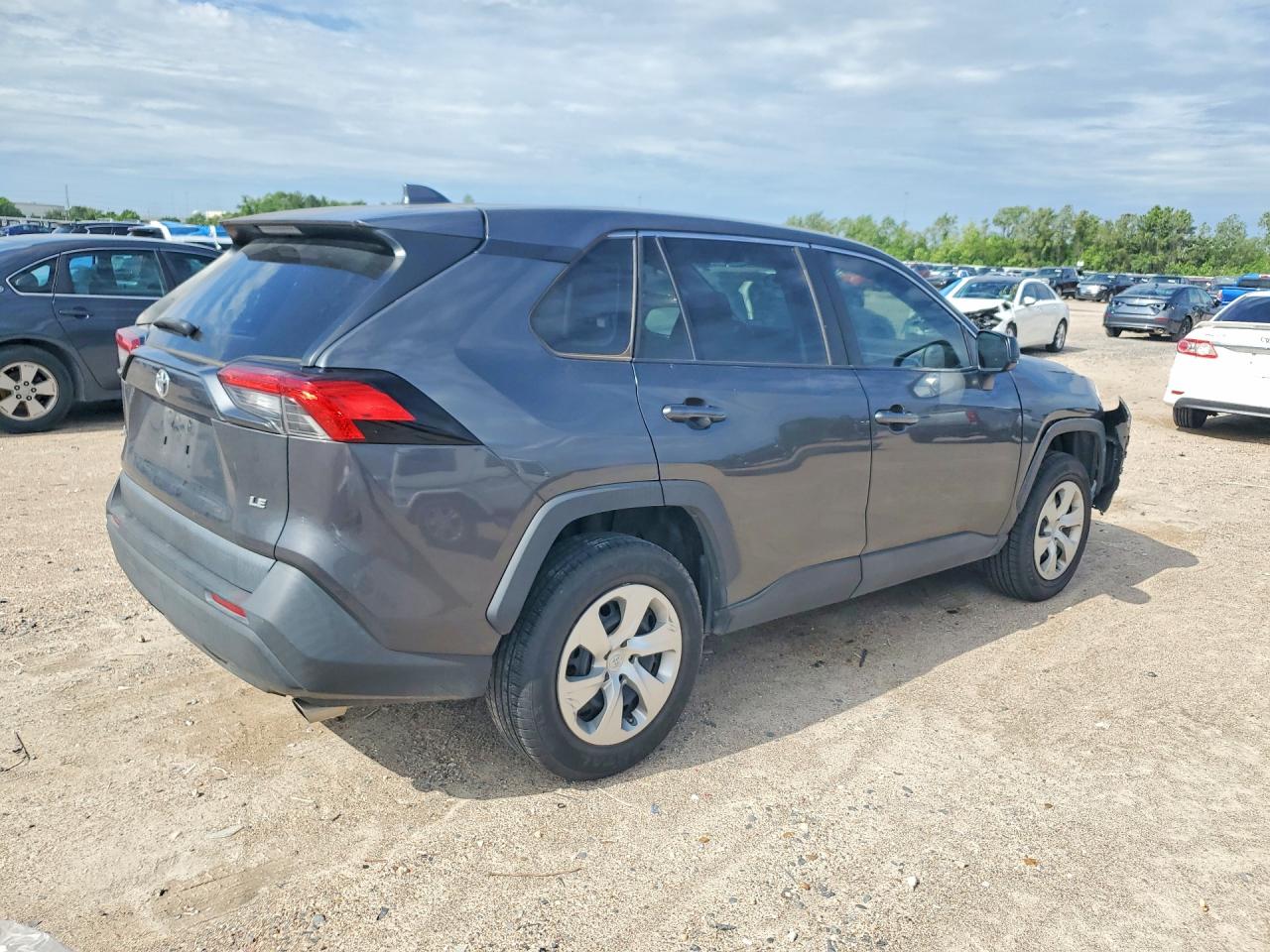 2022 TOYOTA RAV4 LE photo 3