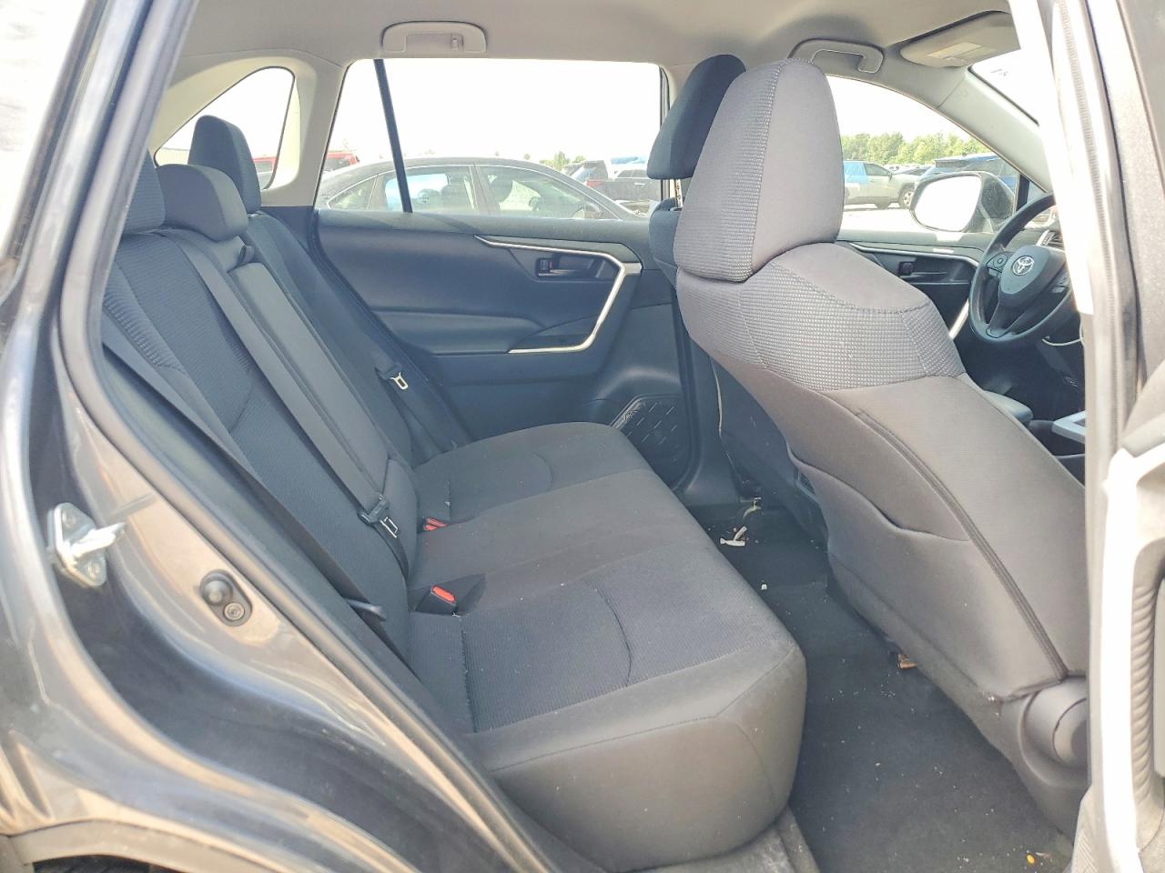 2022 TOYOTA RAV4 LE photo 11