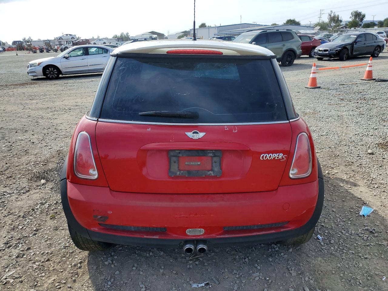 2004 MINI COOPER S photo 16
