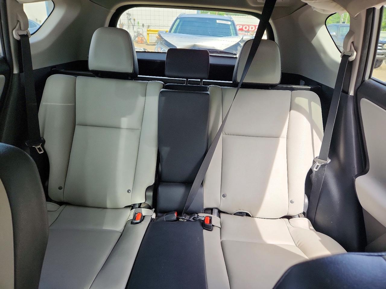 2017 TOYOTA RAV4 LIMITED photo 28