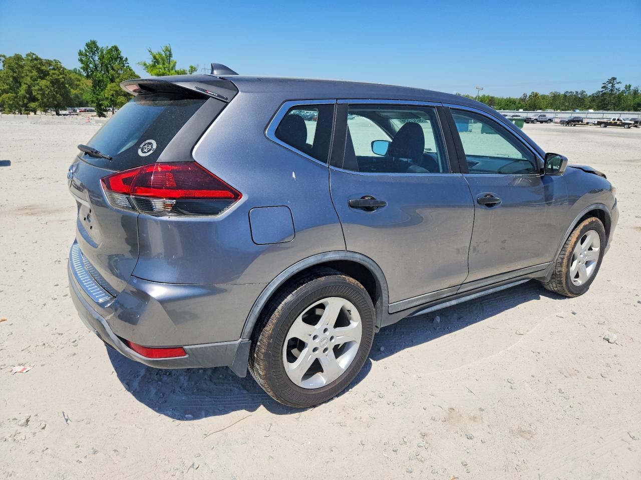 2018 NISSAN ROGUE S photo 5