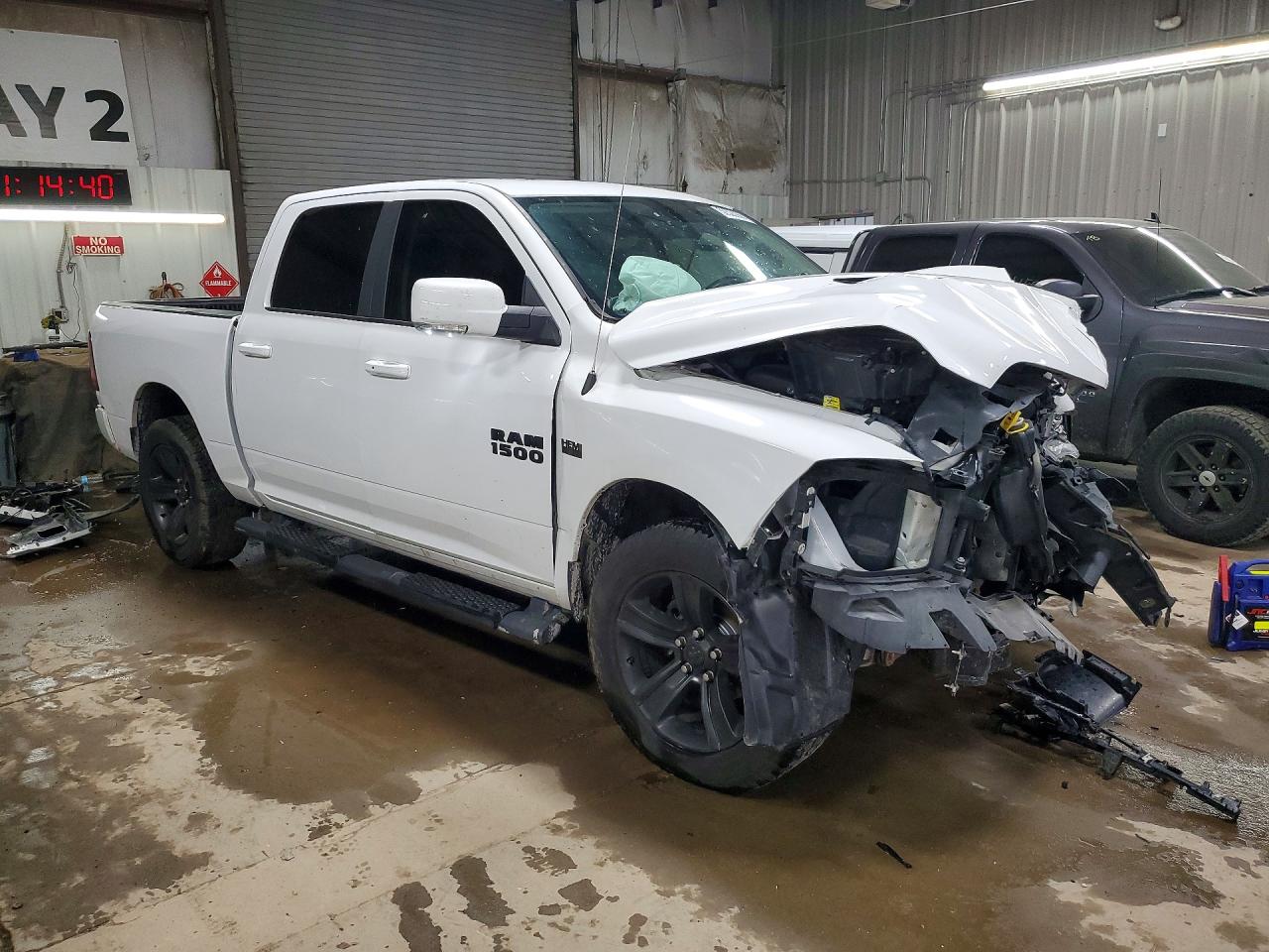 2018 RAM 1500 SPORT photo 10