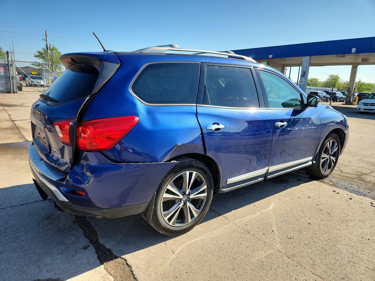 2017 NISSAN PATHFINDER PLATINUM photo 5