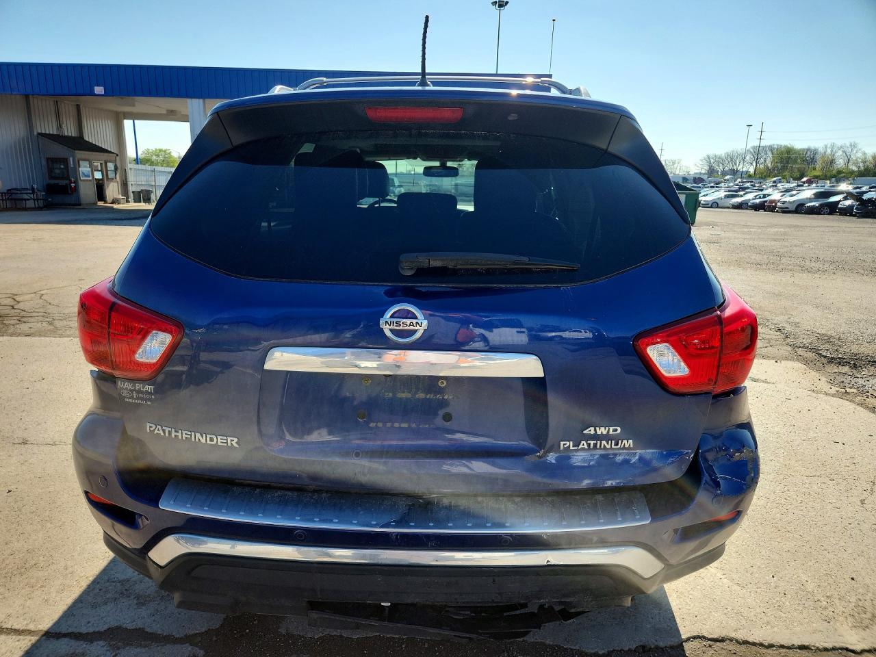 2017 NISSAN PATHFINDER PLATINUM photo 11