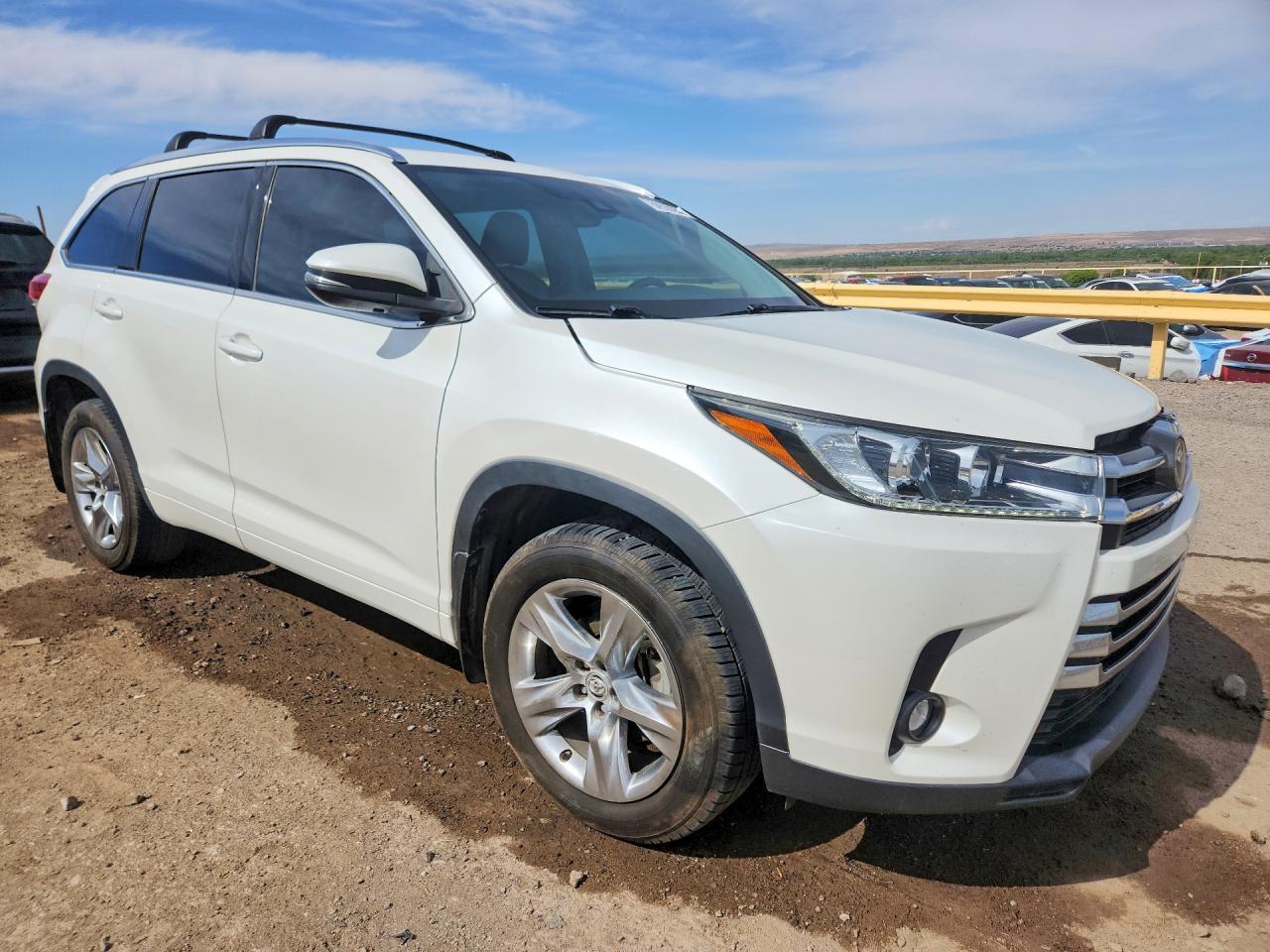 2019 TOYOTA HIGHLANDER LIMITED photo 10