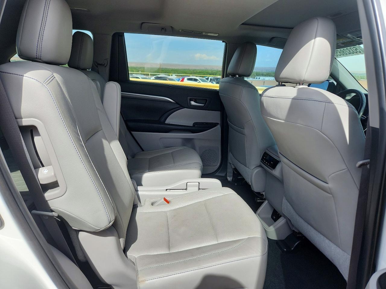 2019 TOYOTA HIGHLANDER LIMITED photo 28