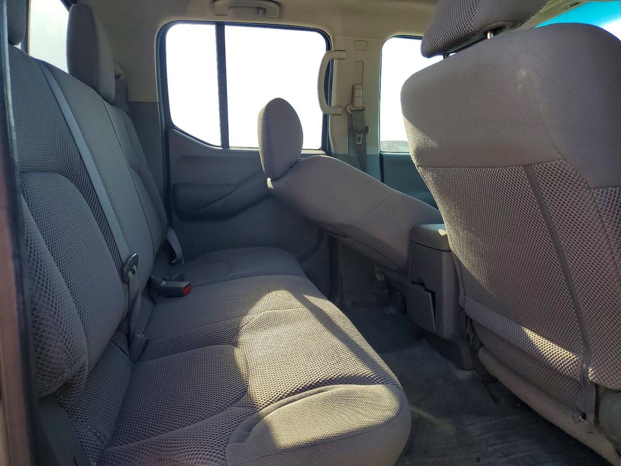 2017 NISSAN FRONTIER SV photo 28