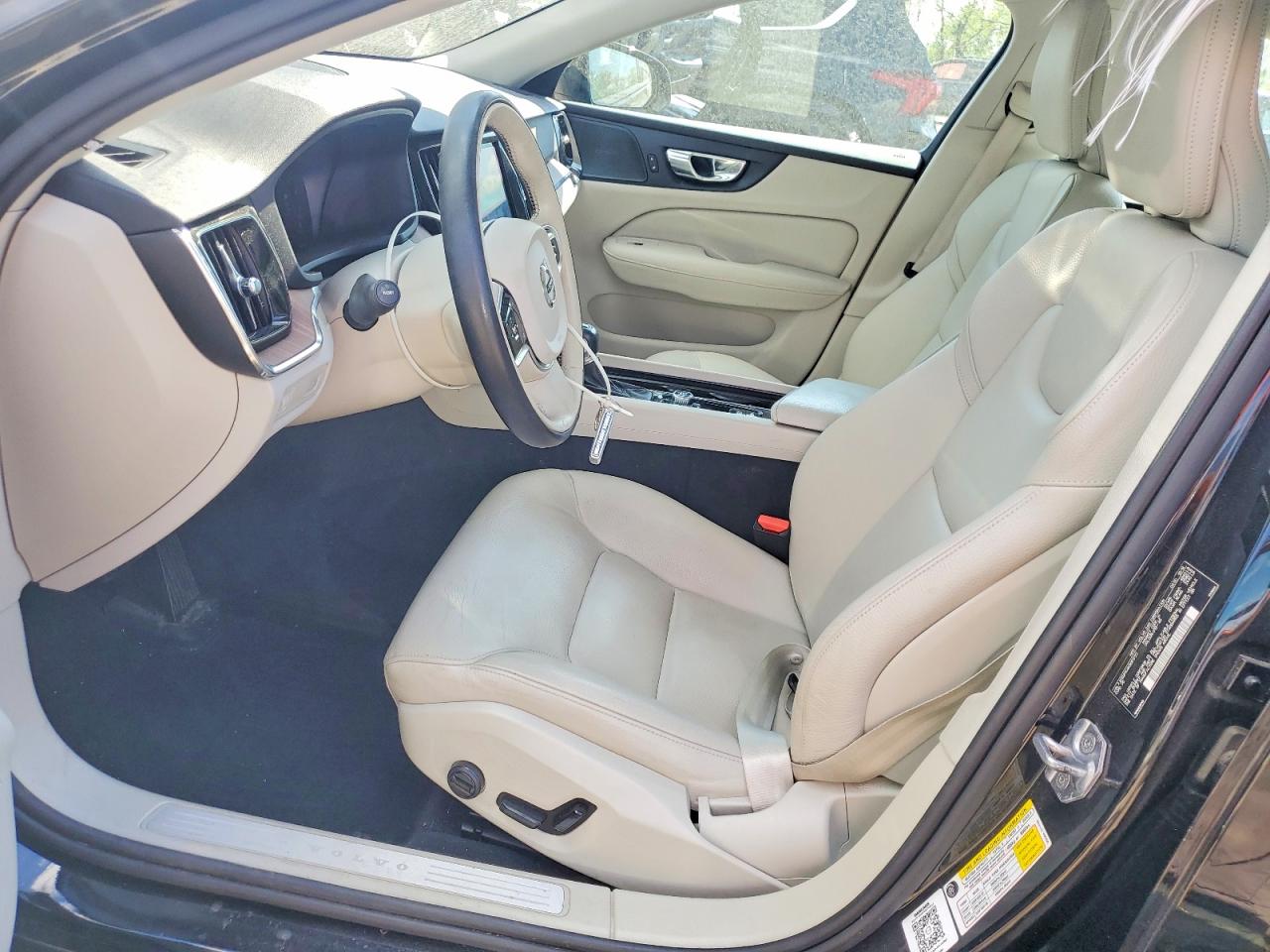 2019 VOLVO S60 T5 MOMENTUM photo 13