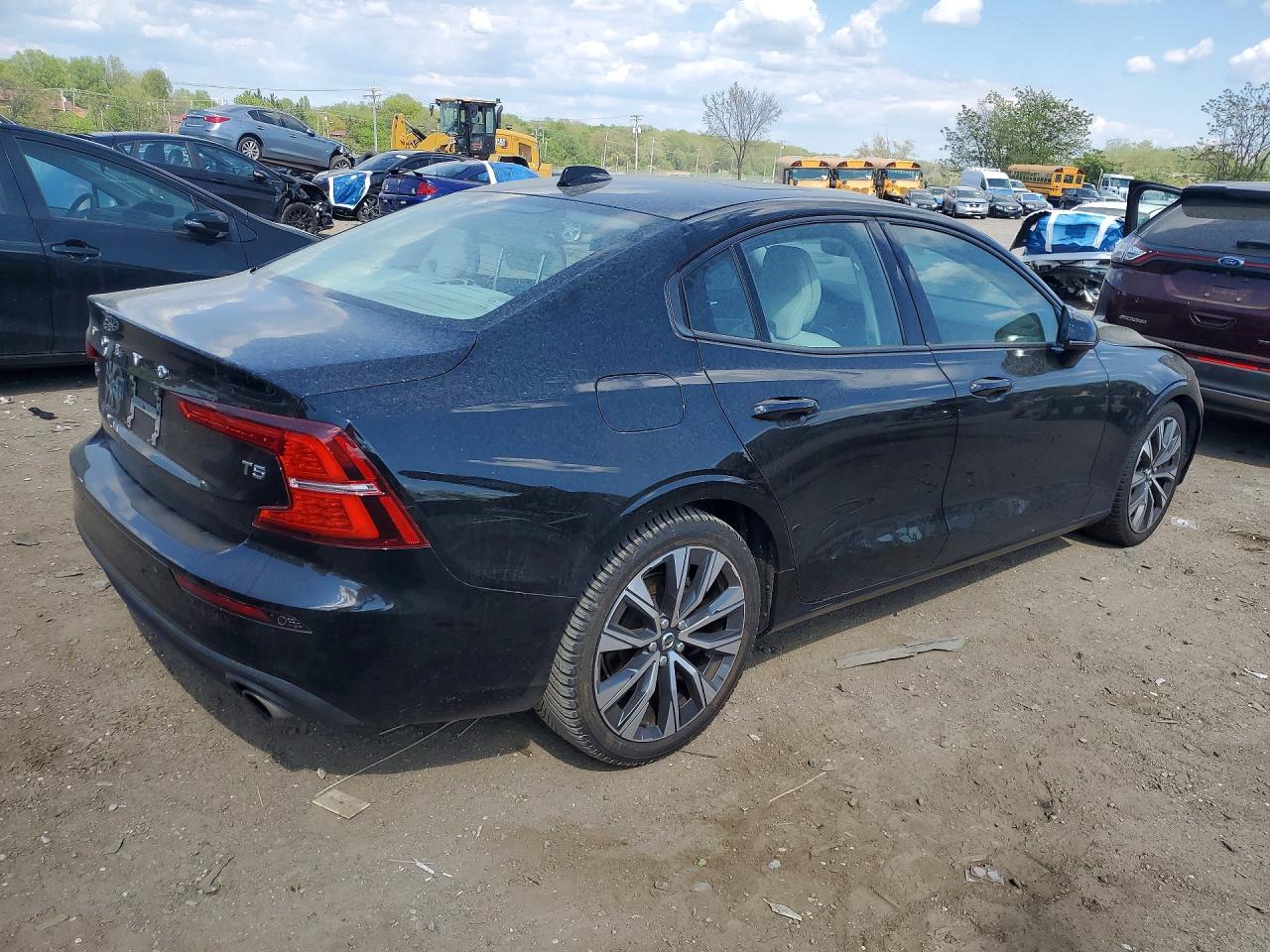 2019 VOLVO S60 T5 MOMENTUM photo 5
