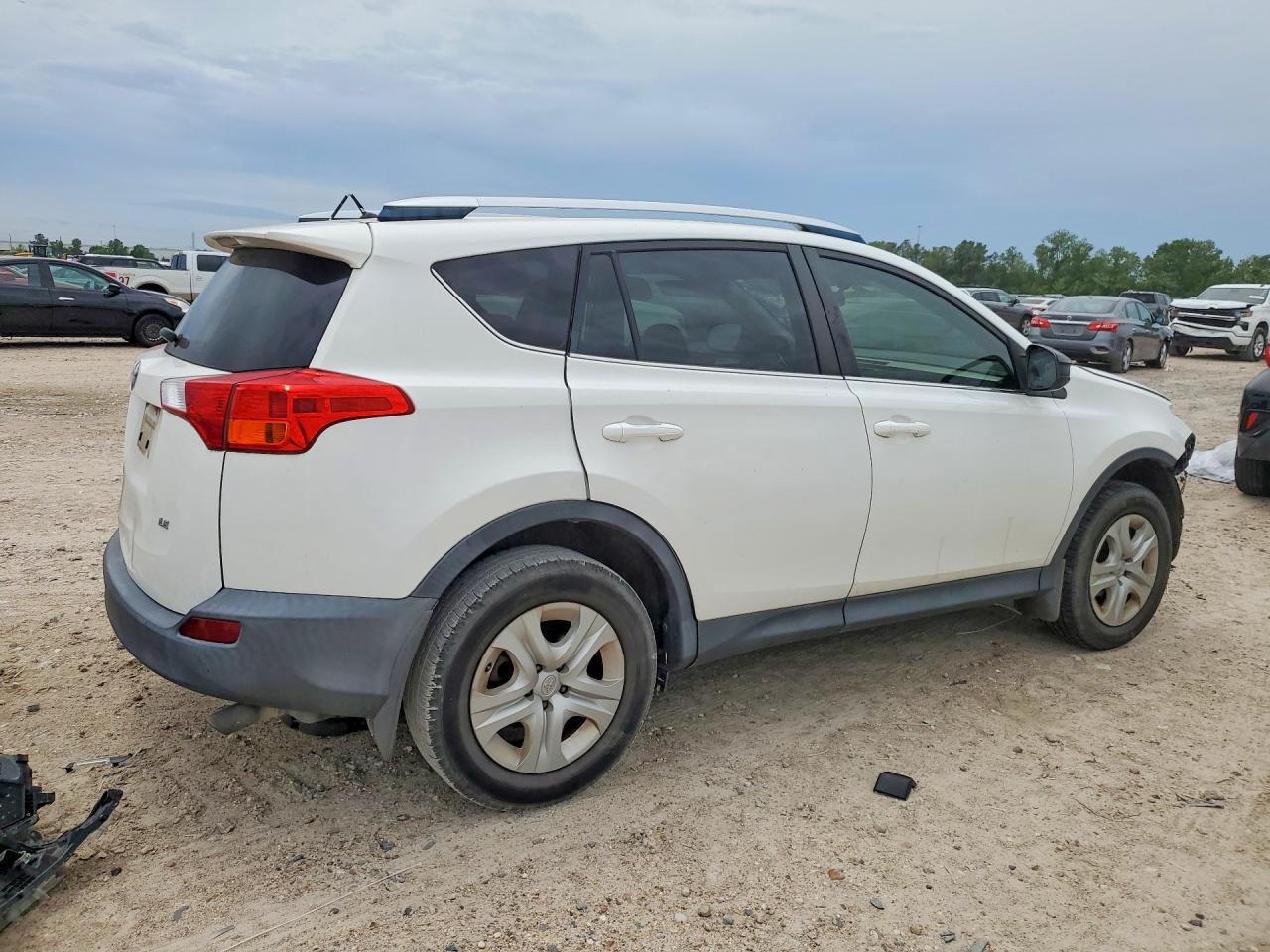 2014 TOYOTA RAV4 LE photo 7
