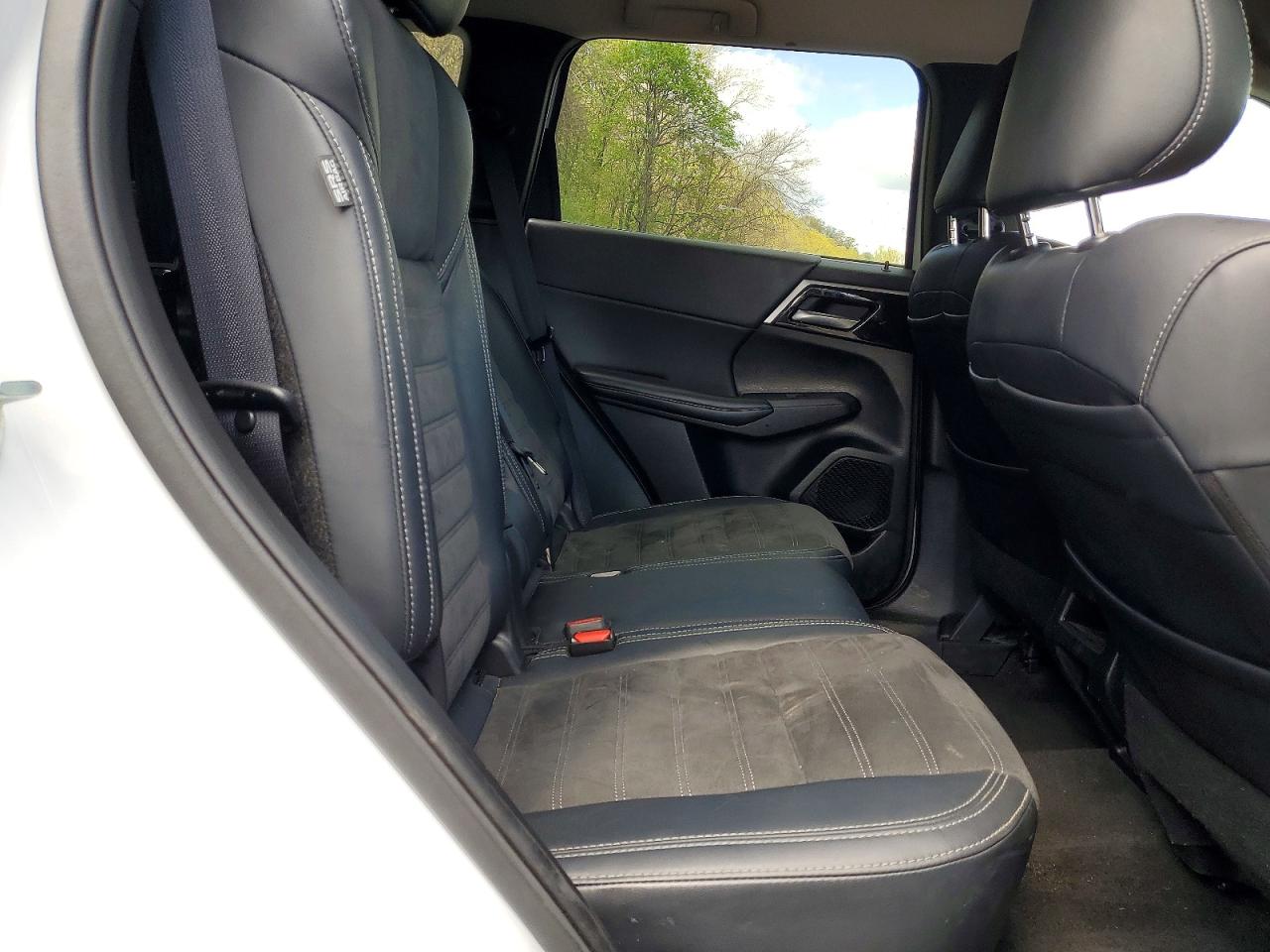 2024 MITSUBISHI OUTLANDER SE photo 11
