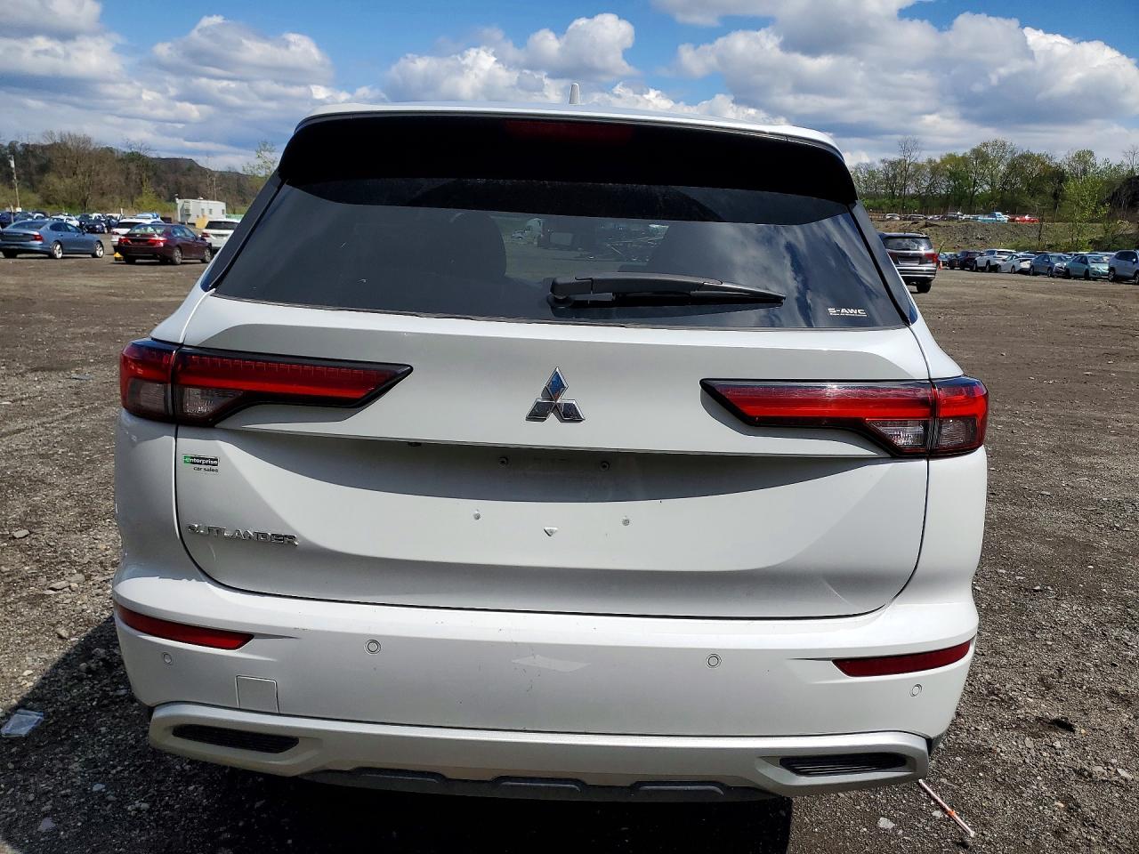 2024 MITSUBISHI OUTLANDER SE photo 6