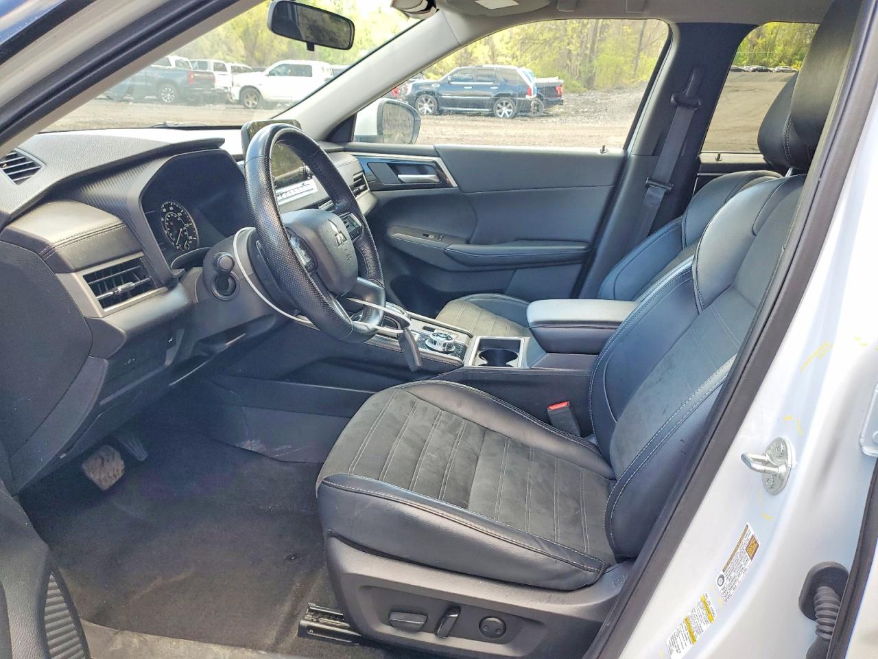 2024 MITSUBISHI OUTLANDER SE photo 7