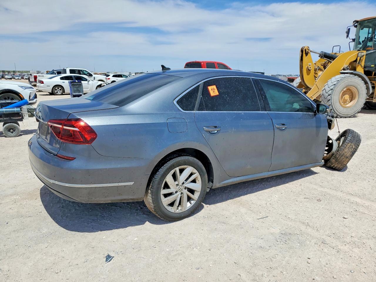 2018 VOLKSWAGEN PASSAT SE photo 5