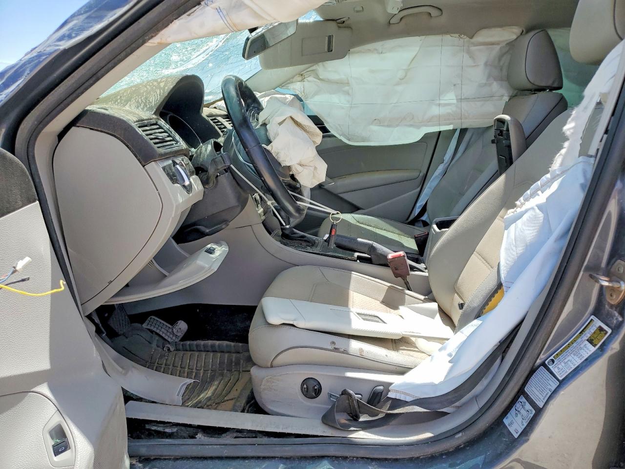 2018 VOLKSWAGEN PASSAT SE photo 13
