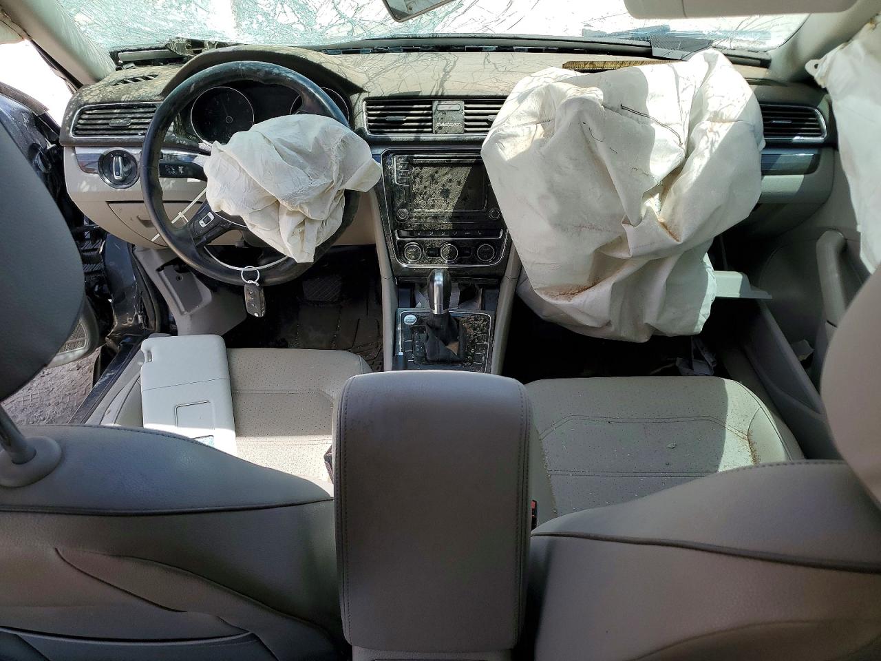 2018 VOLKSWAGEN PASSAT SE photo 15