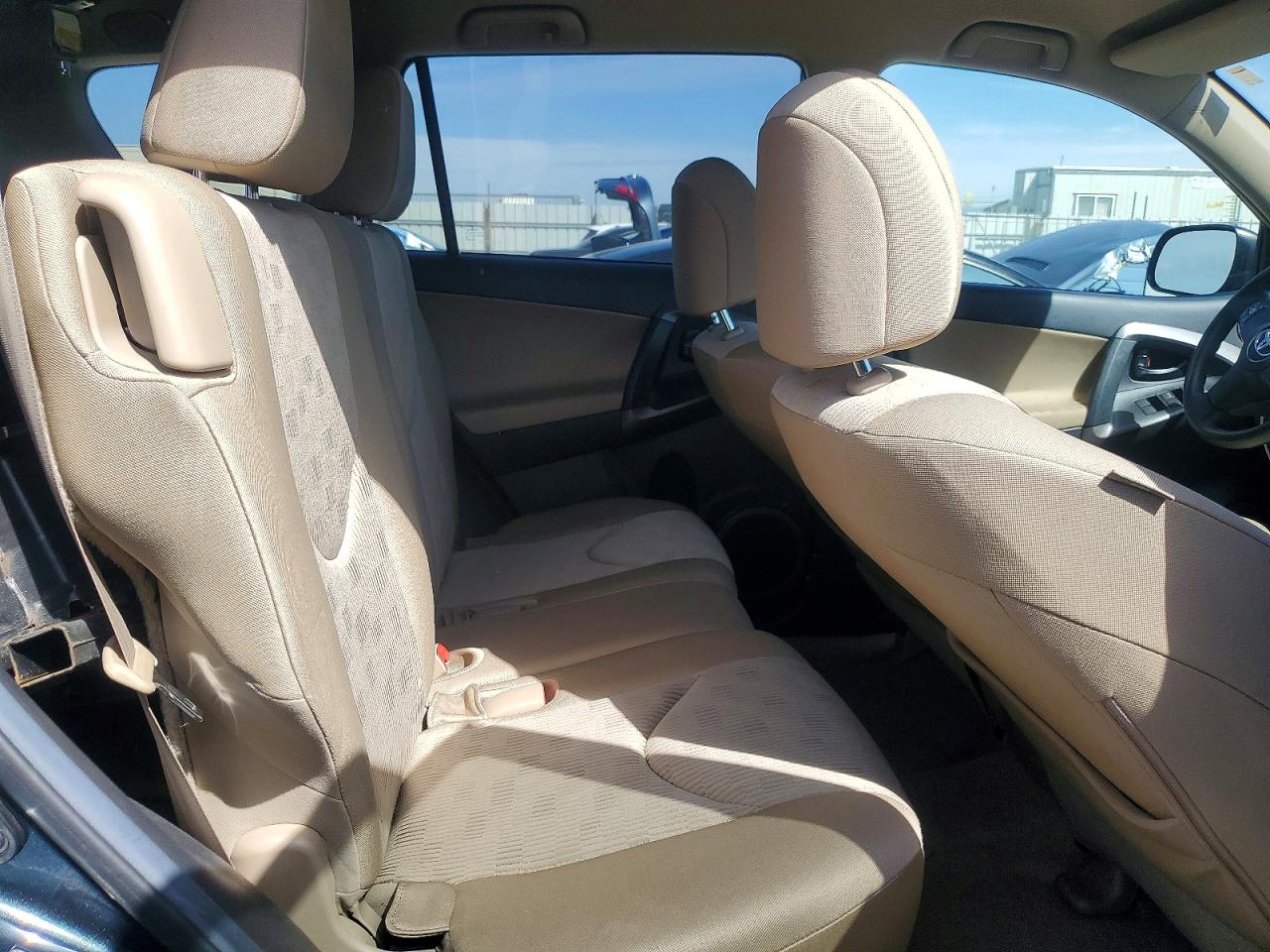 2012 TOYOTA RAV4 BASE photo 31