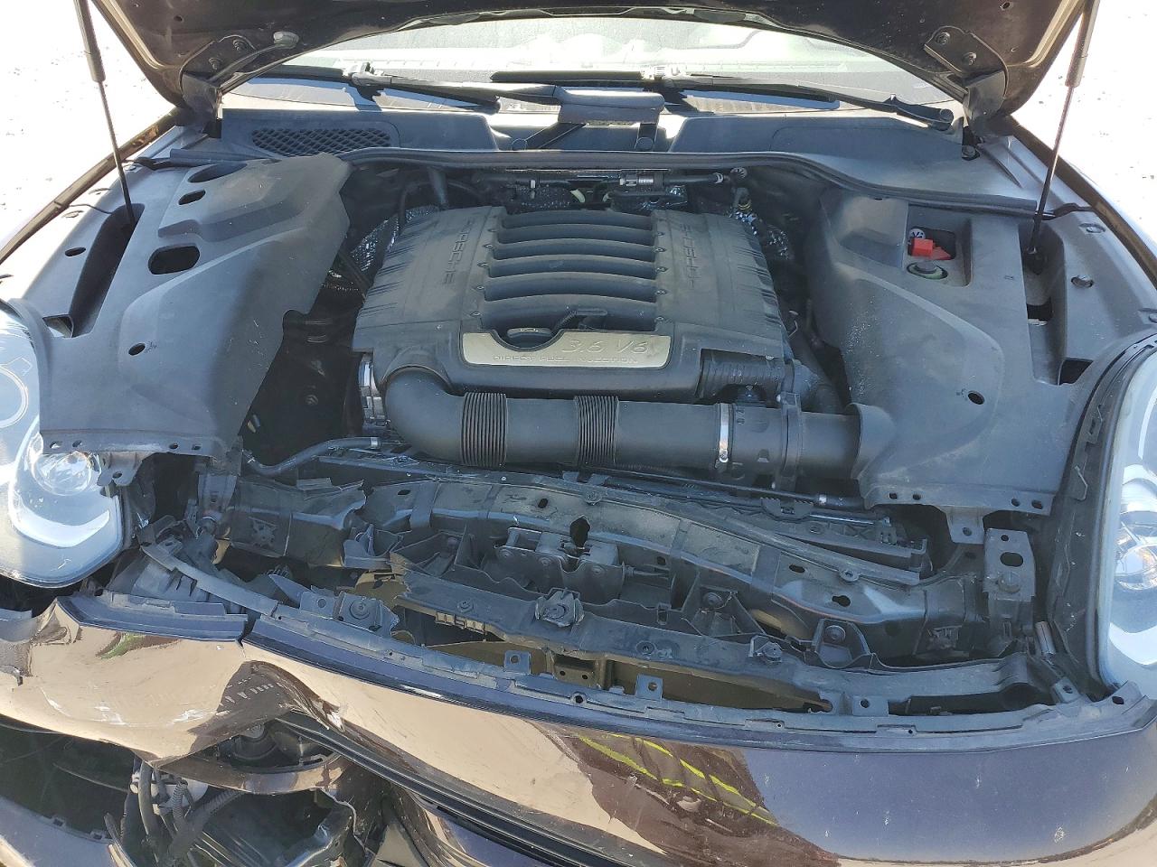 2018 PORSCHE CAYENNE photo 23