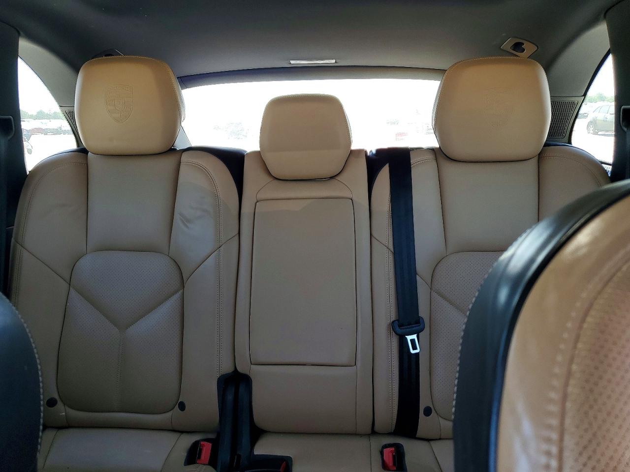 2018 PORSCHE CAYENNE photo 19