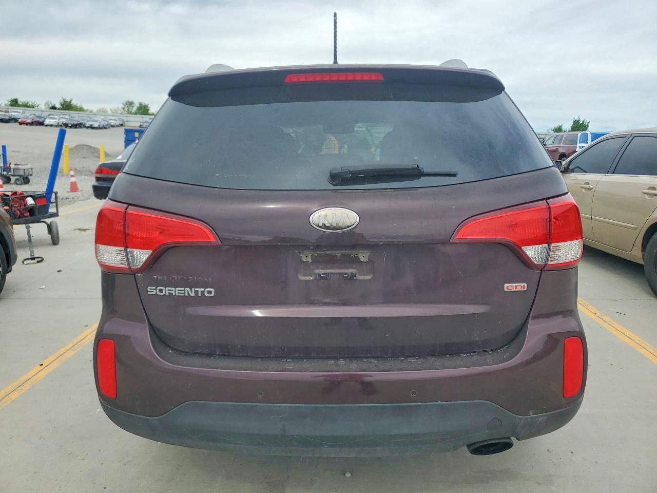 2014 KIA SORENTO LX photo 16