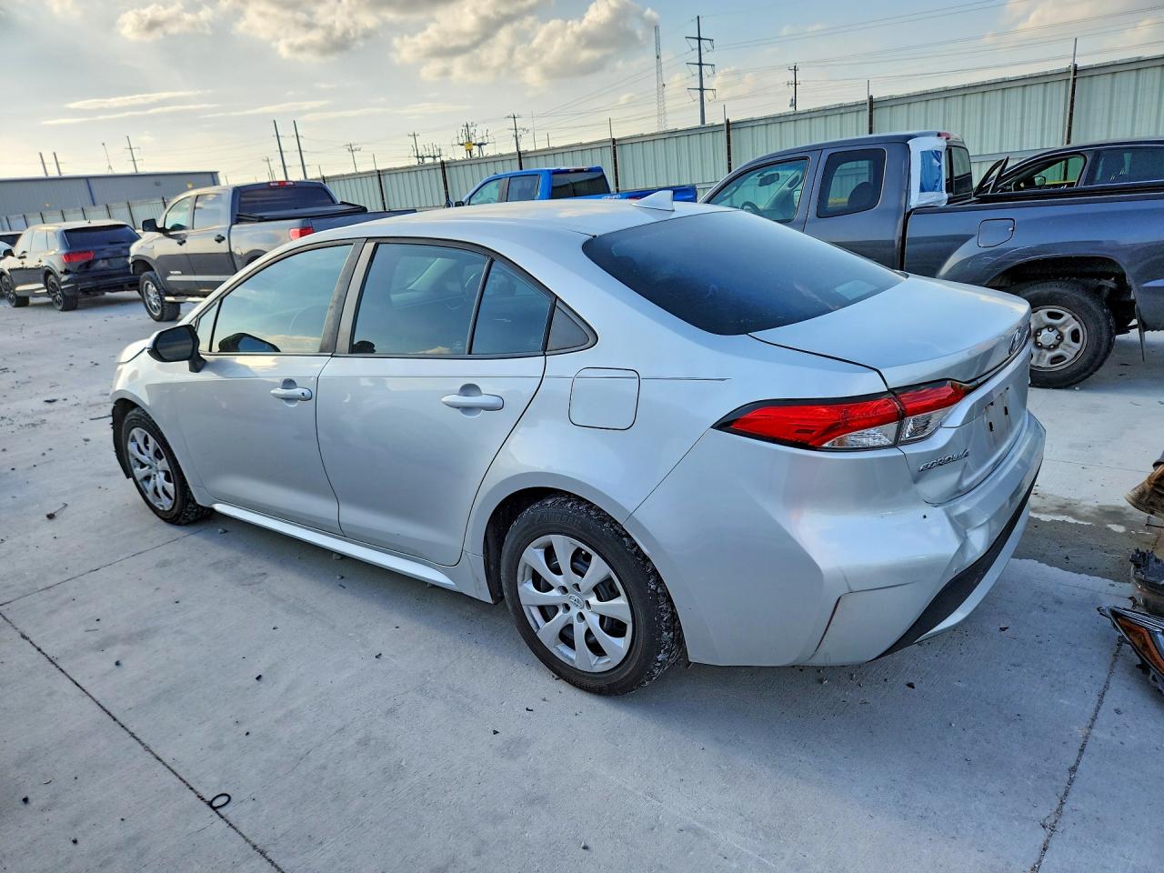 2020 TOYOTA COROLLA LE photo 3