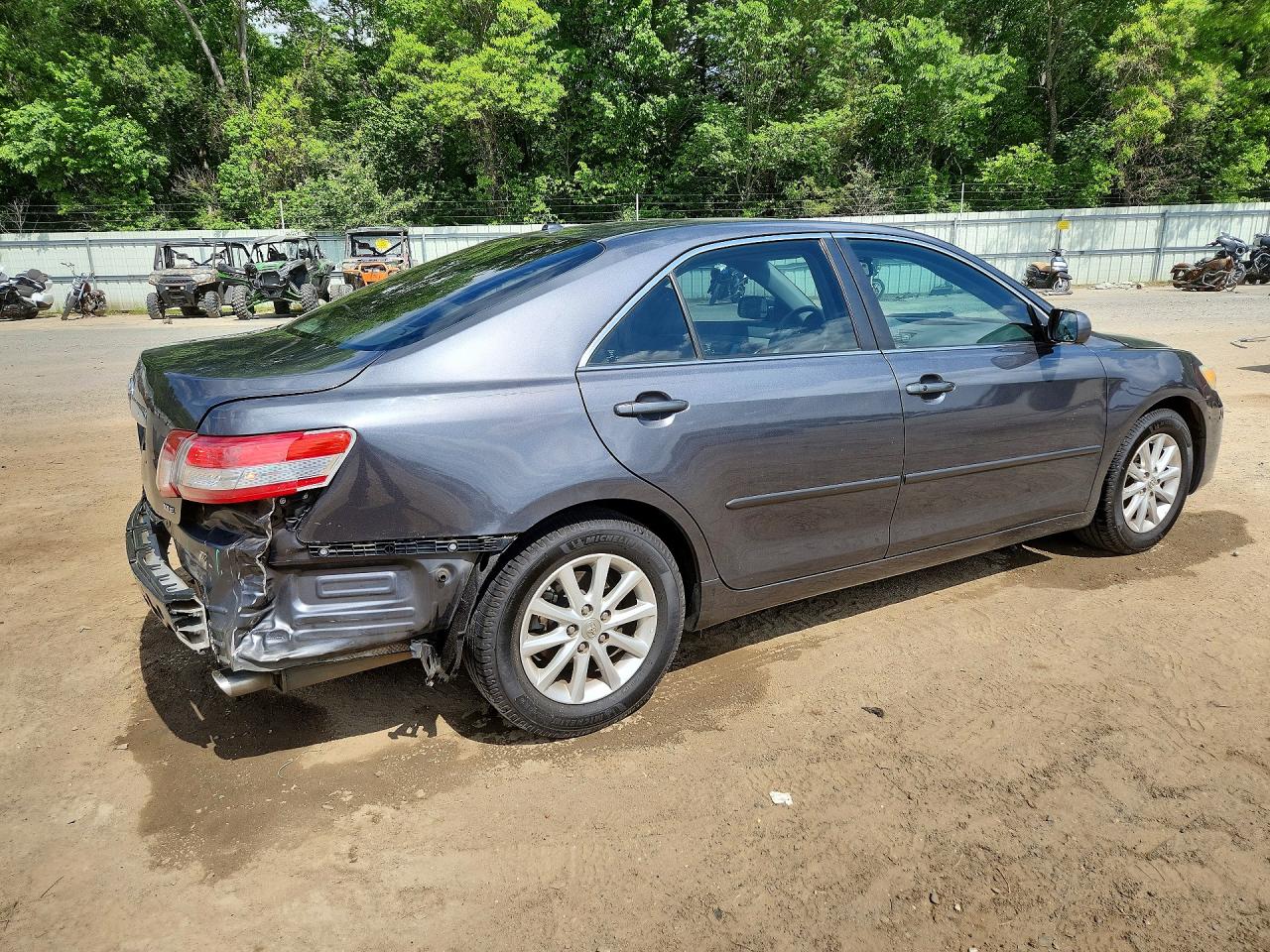 2011 TOYOTA CAMRY XLE photo 7