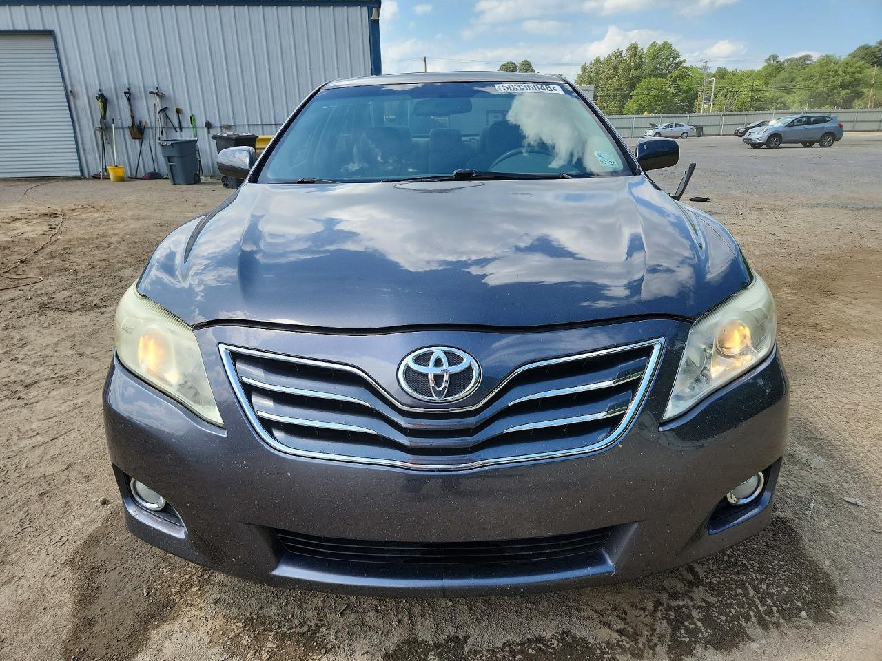 2011 TOYOTA CAMRY XLE photo 13