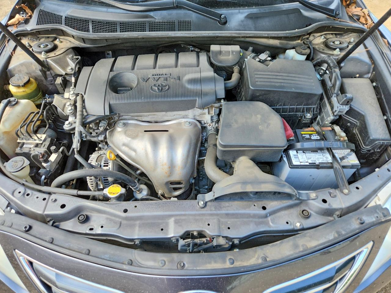 2011 TOYOTA CAMRY XLE photo 31
