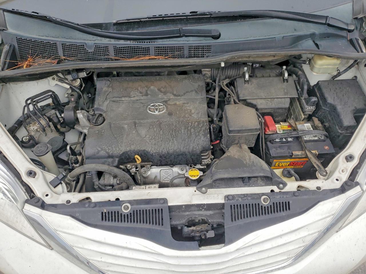 2015 TOYOTA SIENNA LE 8-PASSENGER photo 12