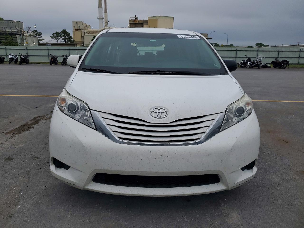 2015 TOYOTA SIENNA LE 8-PASSENGER photo 5