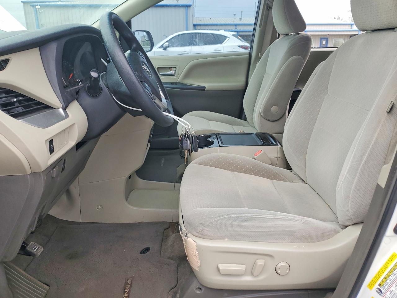 2015 TOYOTA SIENNA LE 8-PASSENGER photo 7