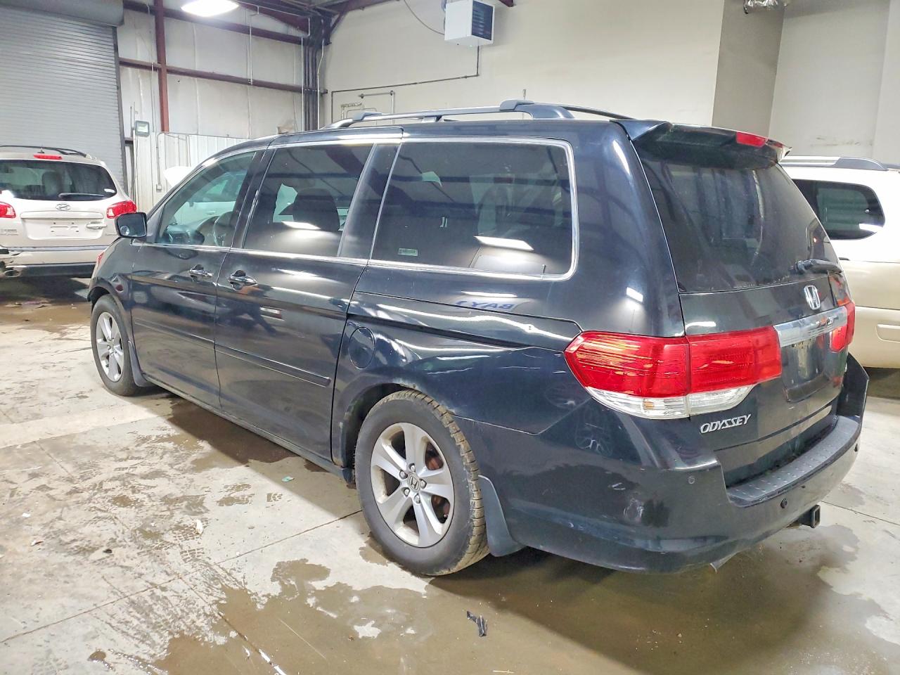2010 HONDA ODYSSEY TOURING photo 3